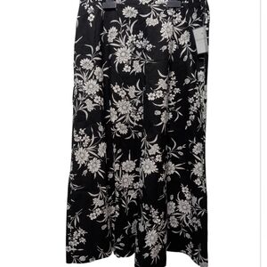 New Sage Harbor Black & White Floral Cotton Skirt